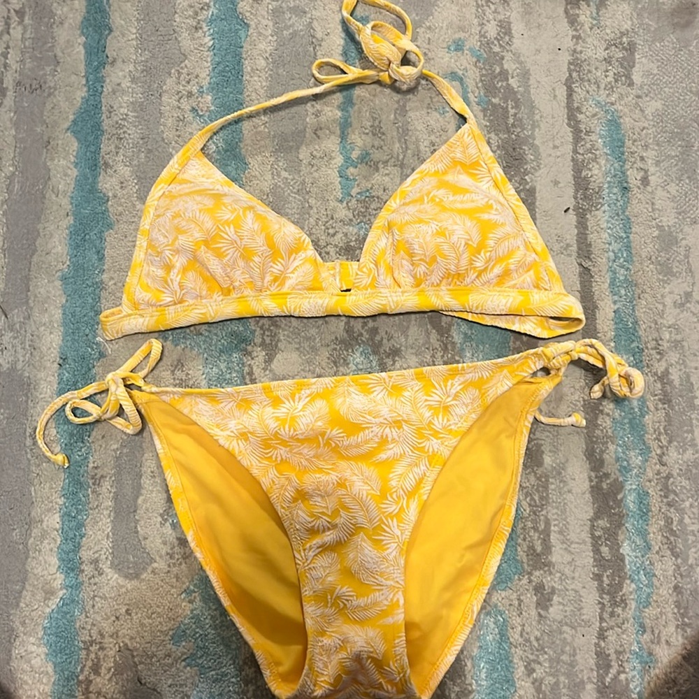 Yellow bikini!